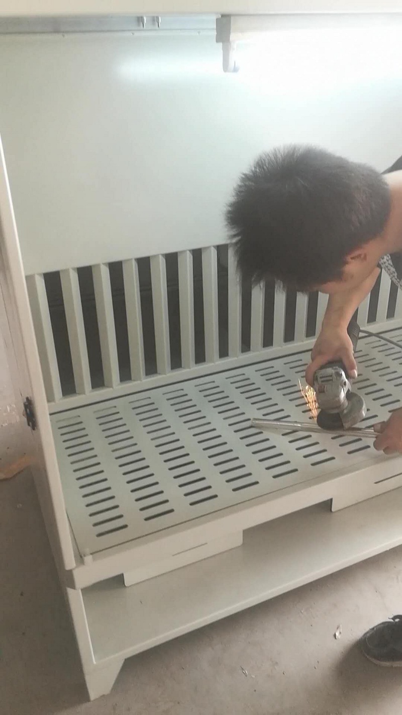 某交通設備有限公司選中御衛(wèi)仕打磨除塵工作臺 某交通設備有限公司選中御衛(wèi)仕打磨除塵工作臺