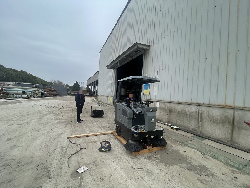 江蘇某鑄造公司采購御衛仕駕駛式掃地車DS-1500 江蘇某鑄造公司采購御衛仕駕駛式掃地車DS-1500